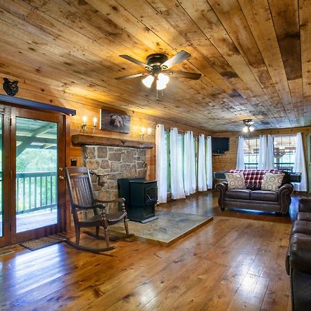 Forest Home Hot Tub Fire Pit Pool Table Pigeon Forge Bagian luar foto