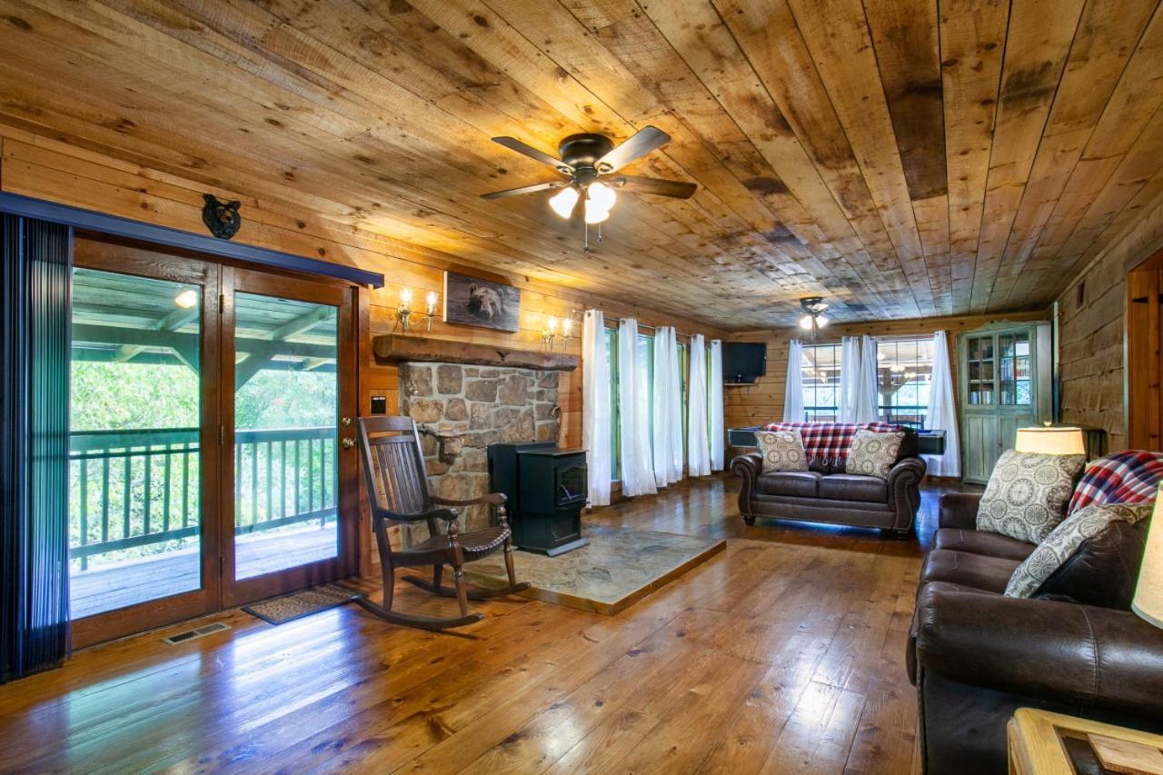 Forest Home Hot Tub Fire Pit Pool Table Pigeon Forge Bagian luar foto