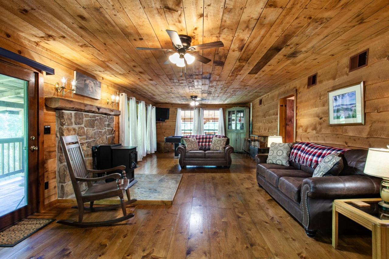 Forest Home Hot Tub Fire Pit Pool Table Pigeon Forge Bagian luar foto