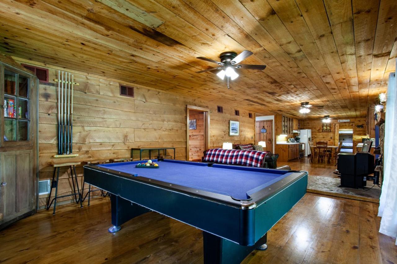 Forest Home Hot Tub Fire Pit Pool Table Pigeon Forge Bagian luar foto